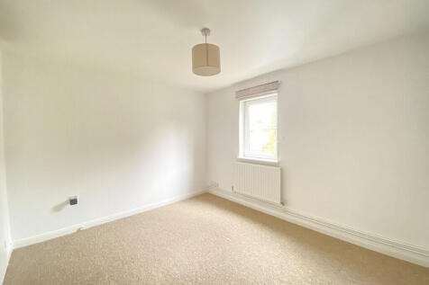 Second bedroom wi...