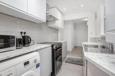 Manor Road, Chigwell, IG7 photo 3