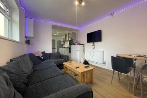7-bed terraced on Miskin Street, Cathays, £3,745/mo