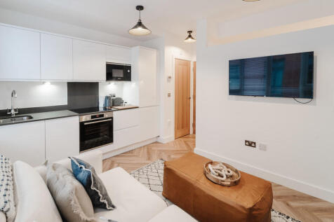 APT 1 RH LIV4