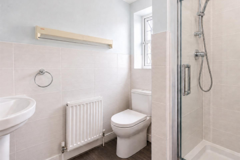 Ensuite to Bedroom one