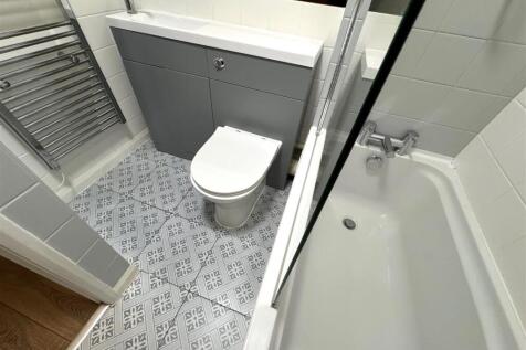 Bathroom 2.jpg
