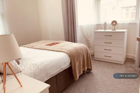 Flat 1 - £1,750 (Available On 17th February 2026)