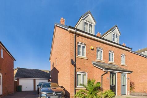 Front Garden / Approach