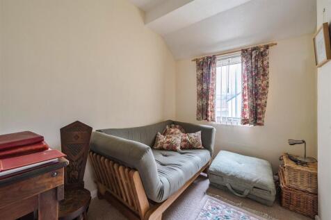 Elizabeth Close Bed 3.jpg
