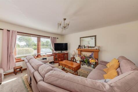 4 Rose Hemming Place Letham-4.JPG