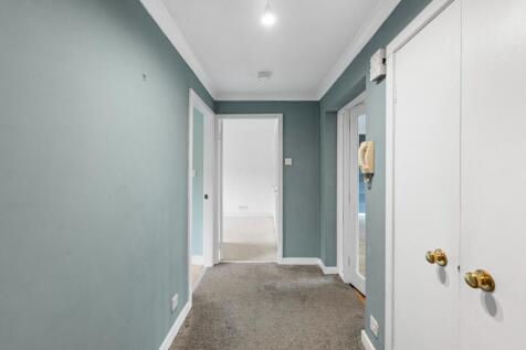 Buchanan Drive, Newton Mearns, East Renfrewshire, G77 photo 5