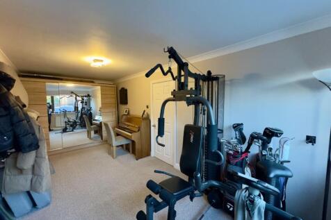 Game-gym 2 Photo, Clockhouse Grove, Burnley, 5 Bed