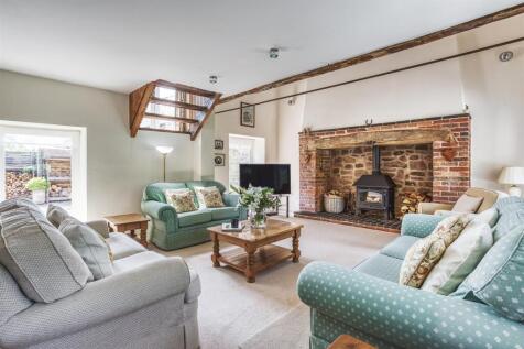 Lovely Light &amp; Spacious Lounge