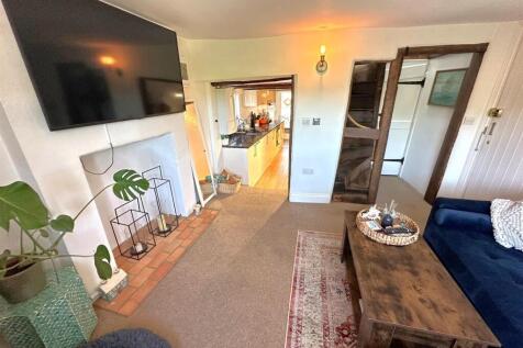 Living Room 1.jpg