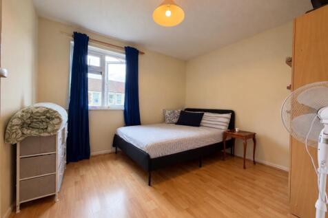 Call 02920 668585 to secure your viewing _48