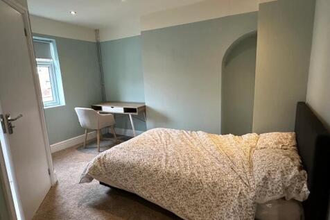 All Ensuites // Arboretum View // 5 Bed // August 2027 photo 5