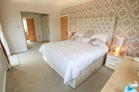 PRINCIPAL BEDROOM SUITE