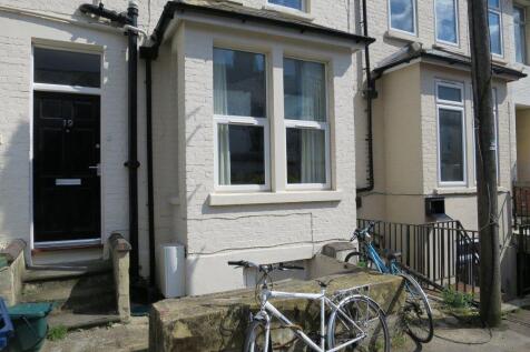6-bed house on Crown Street, £4,050/mo