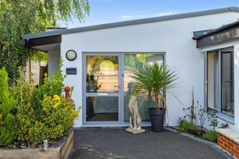 111782_Treeside Green Lane Churchdown-2.jpg