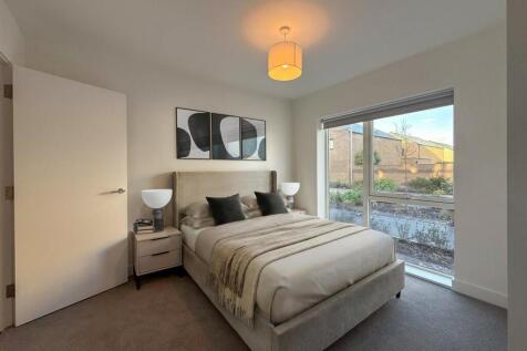 Bedroom 1_.jpg