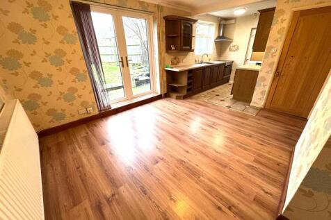 Dining Room / Kitchen Pic 1