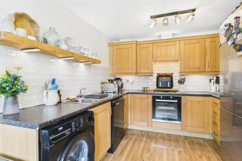 CAM03729G0-PR0097-STILL011