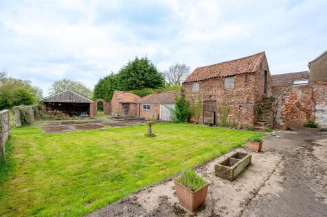 Granary &amp; Outbuildings