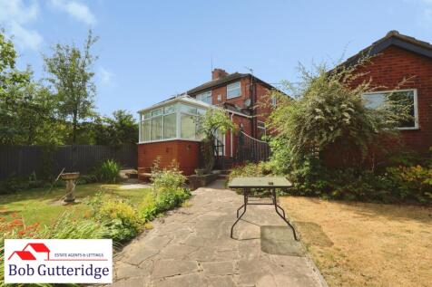 ENCLOSED REAR GARDEN