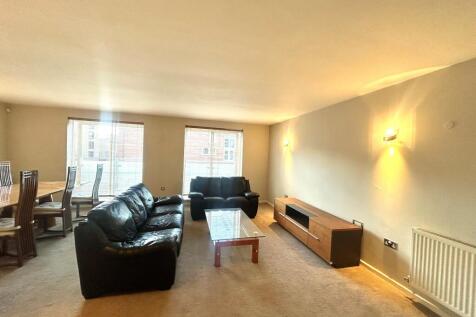 open plan living/kitchen area