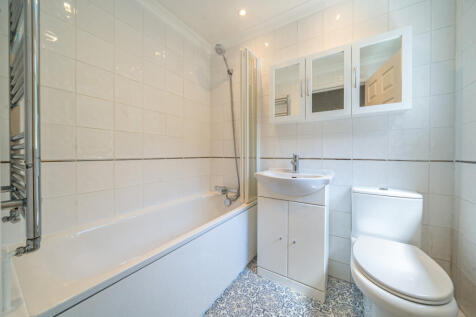 Westfield Parade, Byfleet Road, New Haw, KT15 photo 4