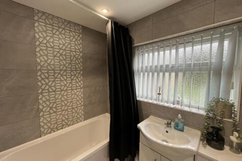 Caludon Road, Stoke - Bathroom.JPEG