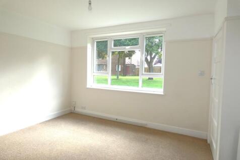 Pic 2 Living Room (1).JPG