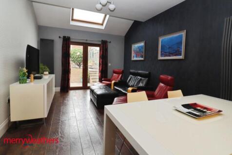 EXTENDED LIVING/KITCHEN ROOM