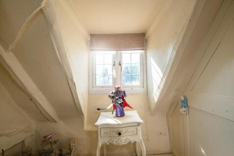 1440px-Wye Cottag...