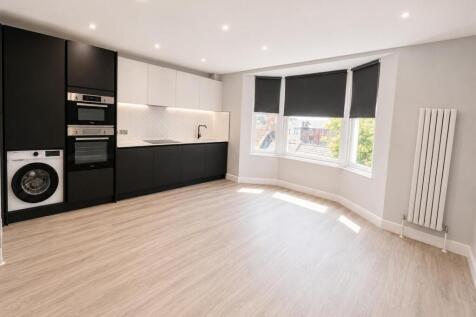 Lounge-Kitchen - F2 33 Duke St -2026.jpg
