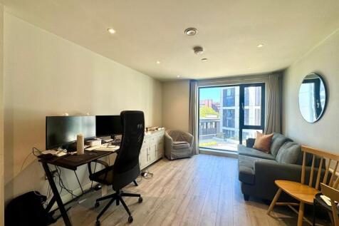 Living room pic 1.jpeg