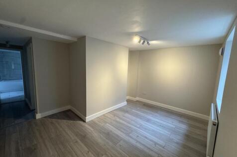 Large 1 Bedroom Ground Floor Flat