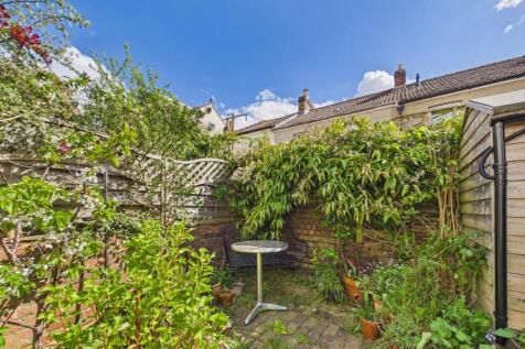 CAM01576G0-PR0359-STILL028.jpg