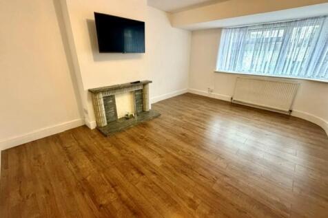 Westmere Drive, Mill Hill, NW7 photo 2