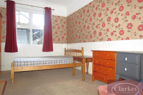 Bedroom 1.JPG