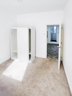 Bright single bedroom with neutral décor, a fre...