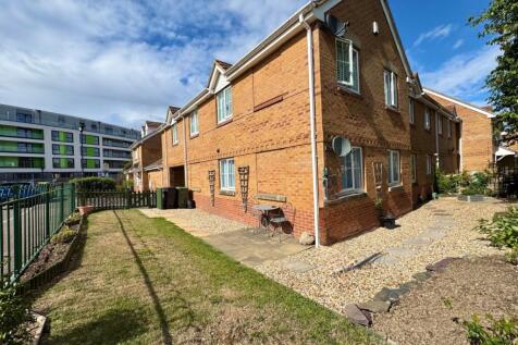 2-bed flat on Galingale Way, Portishead, Bristol, Somerset, BS20, £1,300/mo