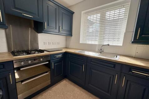 11 Weller Court, Finchfield photo 5