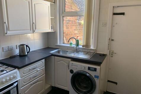 Three bedroom Student House - 49 Cranborne Road. L15 photo 5
