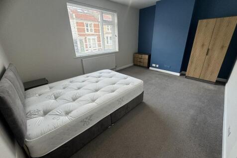 Bedroom 5 @ £825pcm