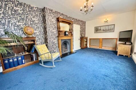 Sitting room / Optional 4th Bed