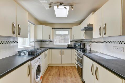 99 Brading Road Kitchen