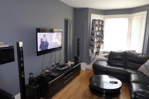 13 Nicholes Road lounge.JPG