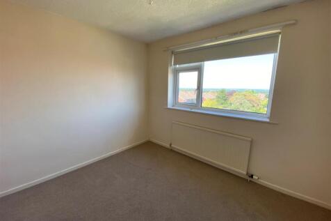 38 Broadlands bed 3.jpg