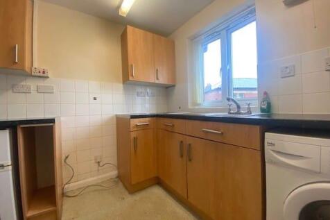 6 The Furze, Fir Bank Road, Royton photo 5
