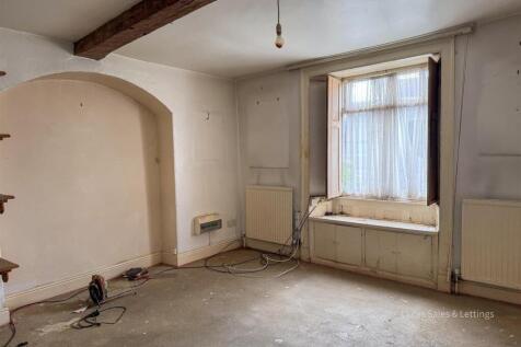 5 High St Finedon-31.jpg