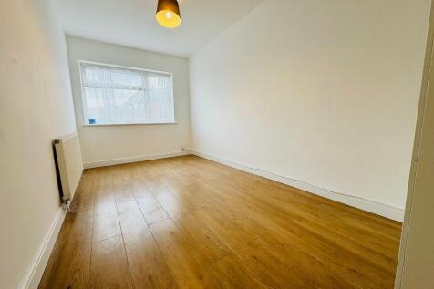 Lowther Road, Dunstable, Bedfordshire, LU6 photo 4