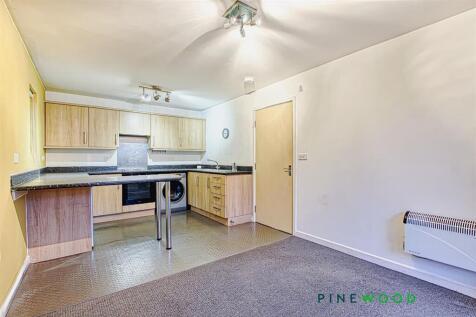 KITCHEN/LIVING ROOM