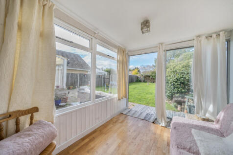 1369892-6-68efa2a...